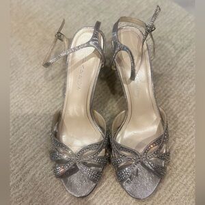 Womens Caparros heirloom Ankle Strap
Lightly Used - see included video